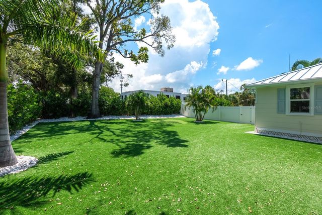 1931 HIGH POINT CIRCLE, Sarasota, FL 34236