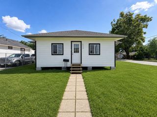 400 W Republic Avenue, Baytown, TX 77520