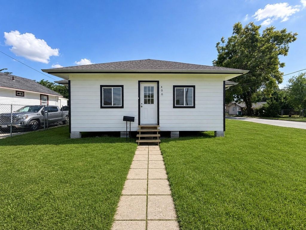 400 W Republic Avenue, Baytown, TX 77520