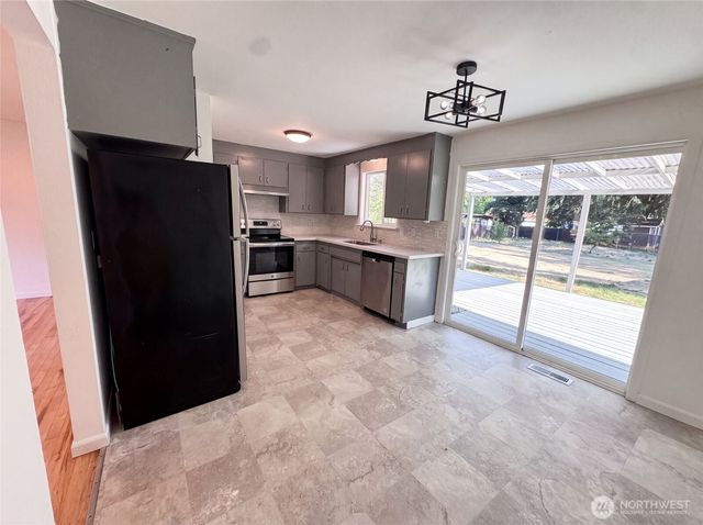 712 141st Street E, Tacoma, WA 98445