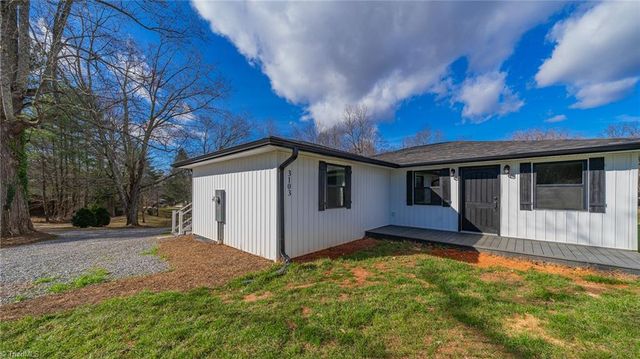 3103 Pipers Gap Road, Mount Airy, NC 27030