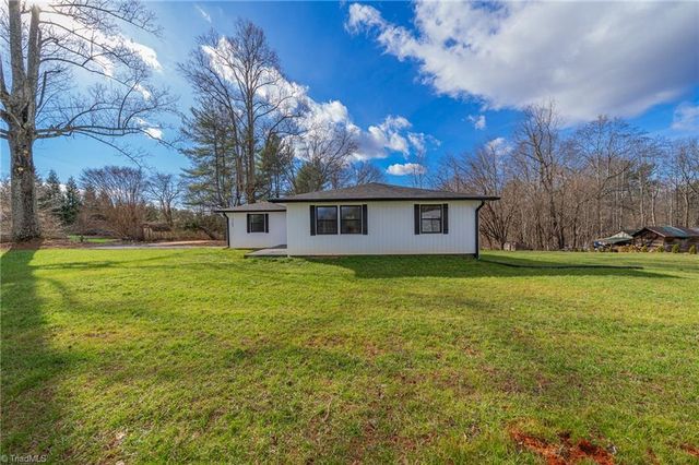 3103 Pipers Gap Road, Mount Airy, NC 27030