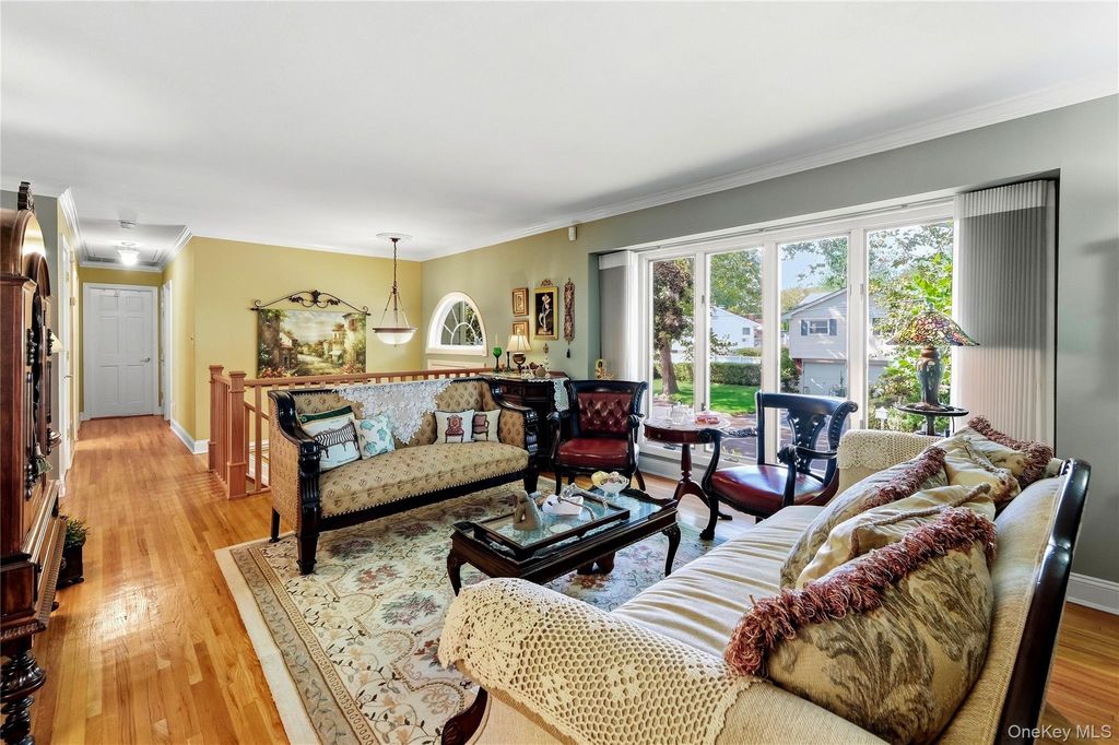 26 Pickwick Hill Drive, Huntington Station, NY 11746 — photo 4