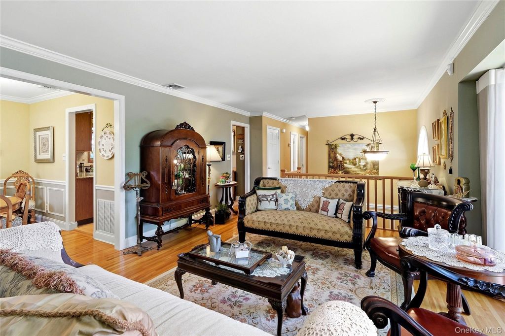 26 Pickwick Hill Drive, Huntington Station, NY 11746 — photo 5