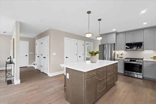 5 Jennifer Drive B, Merrimack, NH 03054