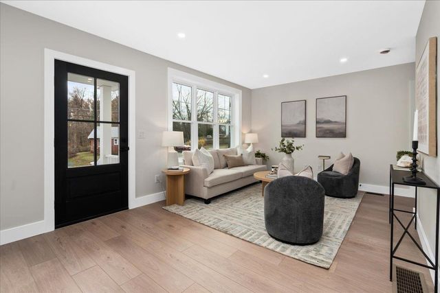 5 Jennifer Drive B, Merrimack, NH 03054