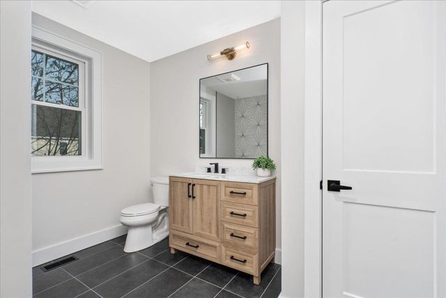 5 Jennifer Drive B, Merrimack, NH 03054