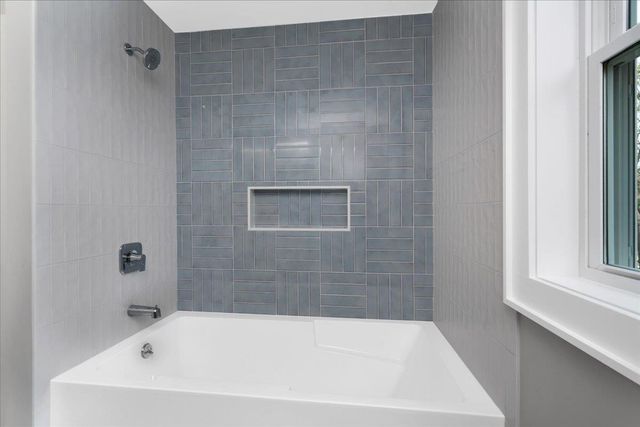 5 Jennifer Drive B, Merrimack, NH 03054