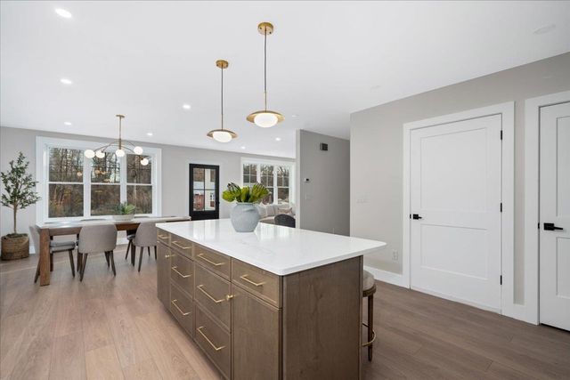 5 Jennifer Drive B, Merrimack, NH 03054