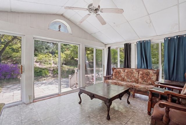 12 Valerie Circle, Ashburnham, MA 01430