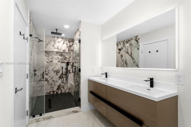 900 Biscayne Blvd 4202, Miami, FL 33132