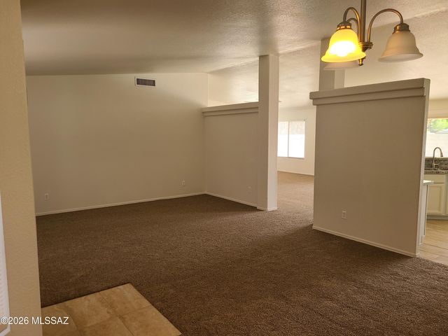 10008 E Moonstruck Way, Tucson, AZ 85747