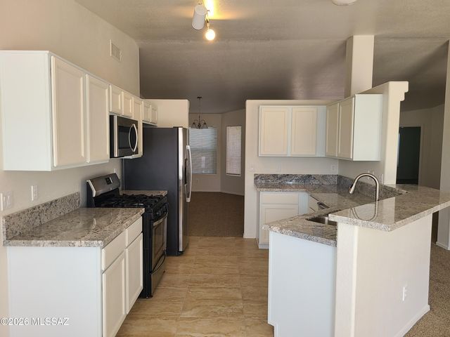 10008 E Moonstruck Way, Tucson, AZ 85747