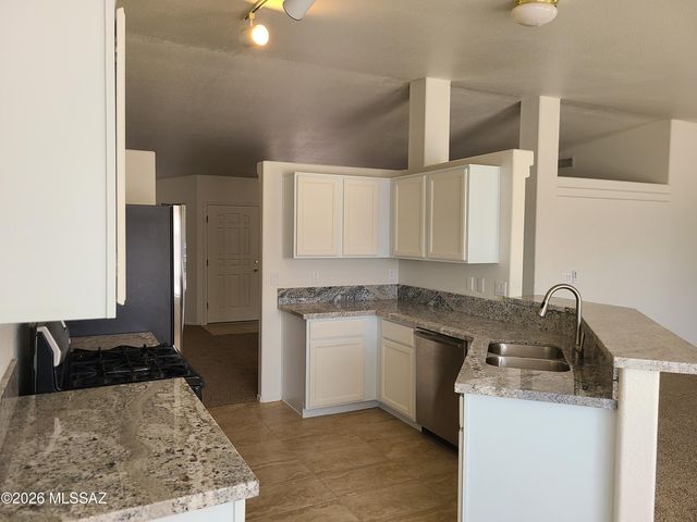 10008 E Moonstruck Way, Tucson, AZ 85747