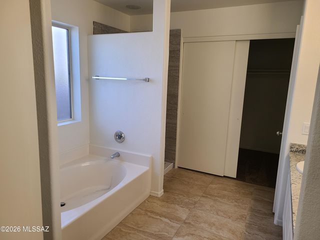 10008 E Moonstruck Way, Tucson, AZ 85747