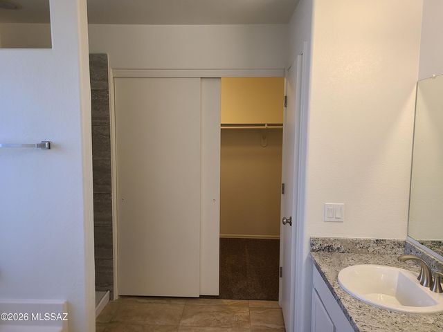 10008 E Moonstruck Way, Tucson, AZ 85747