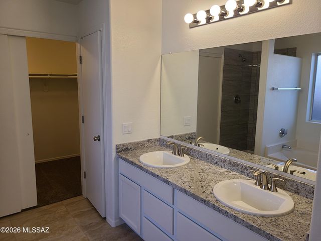 10008 E Moonstruck Way, Tucson, AZ 85747