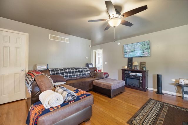 15 Rose Lane, Clay City, KY 40312