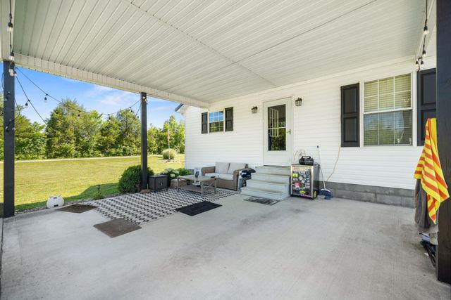 15 Rose Lane, Clay City, KY 40312