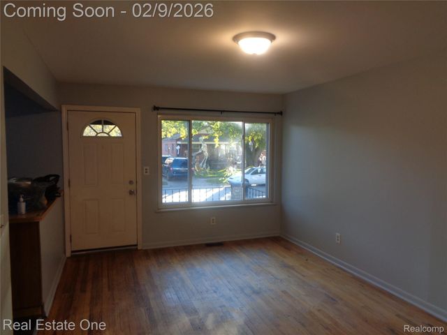 5312 SYRACUSE Street, Dearborn Heights, MI 48125