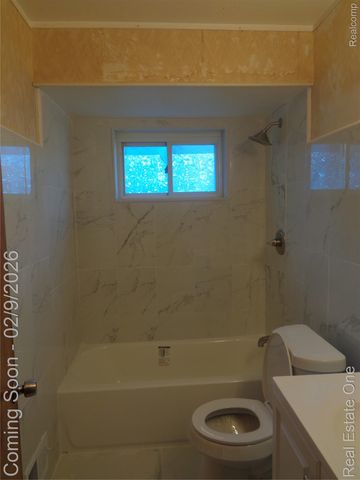 5312 SYRACUSE Street, Dearborn Heights, MI 48125