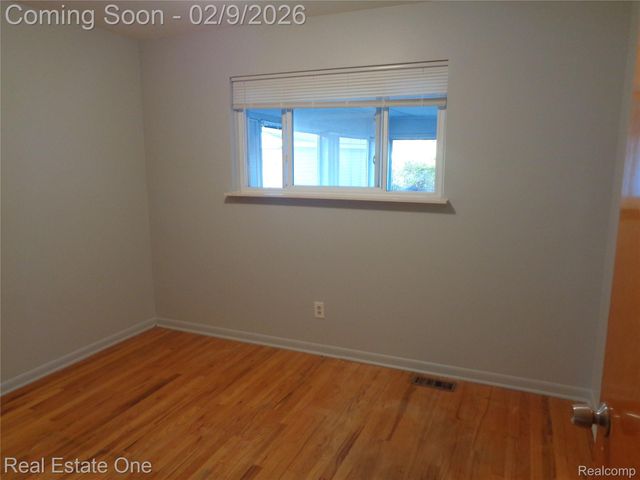 5312 SYRACUSE Street, Dearborn Heights, MI 48125