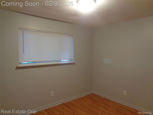 5312 SYRACUSE Street, Dearborn Heights, MI 48125