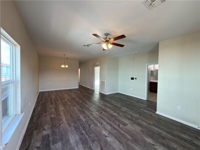 1326 S Live Oak St, Rockport, TX 78382