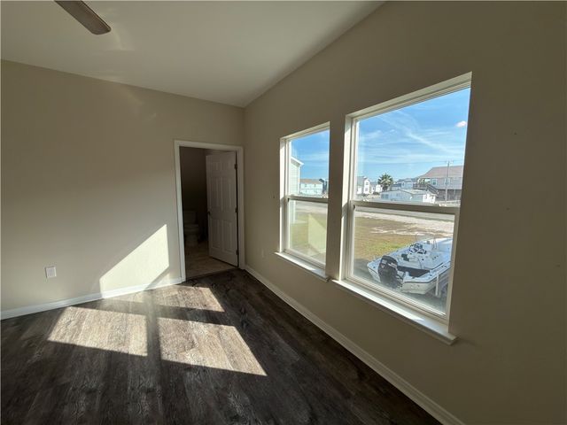 1326 S Live Oak St, Rockport, TX 78382