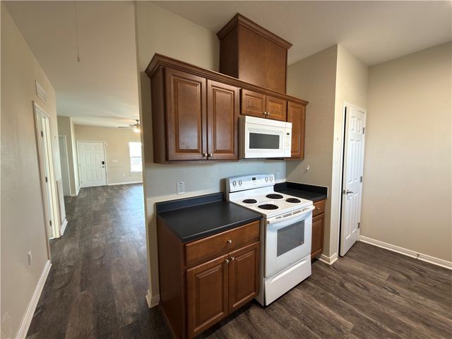 1326 S Live Oak St, Rockport, TX 78382