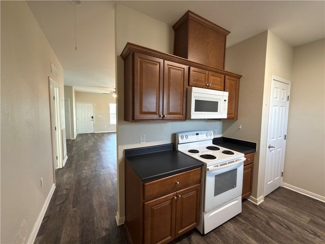 1326 S Live Oak St, Rockport, TX 78382