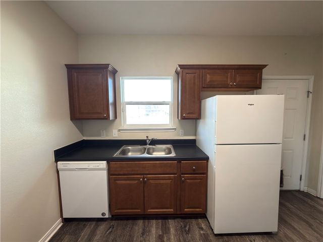 1326 S Live Oak St, Rockport, TX 78382