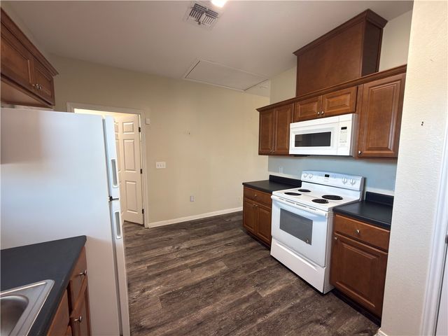 1326 S Live Oak St, Rockport, TX 78382