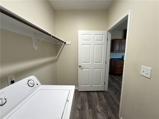 1326 S Live Oak St, Rockport, TX 78382