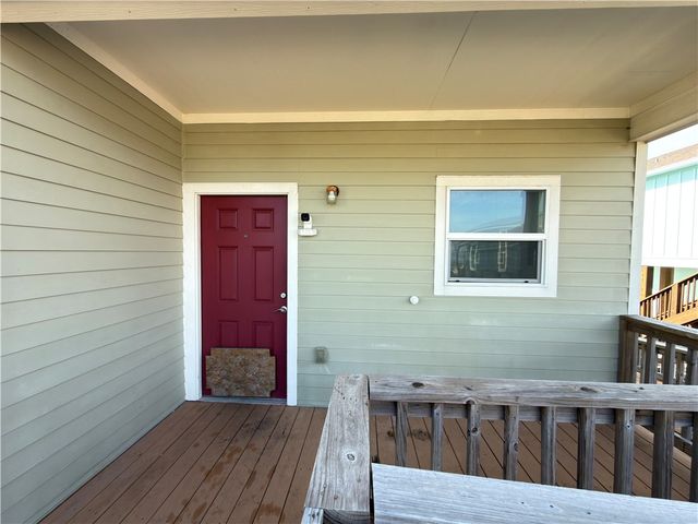 1326 S Live Oak St, Rockport, TX 78382