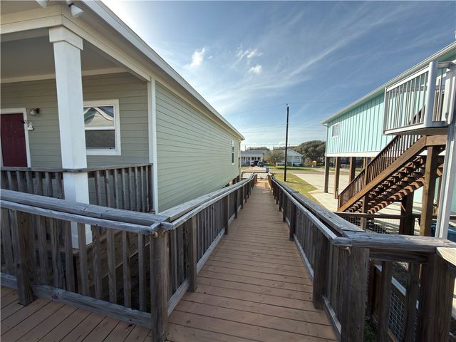 1326 S Live Oak St, Rockport, TX 78382