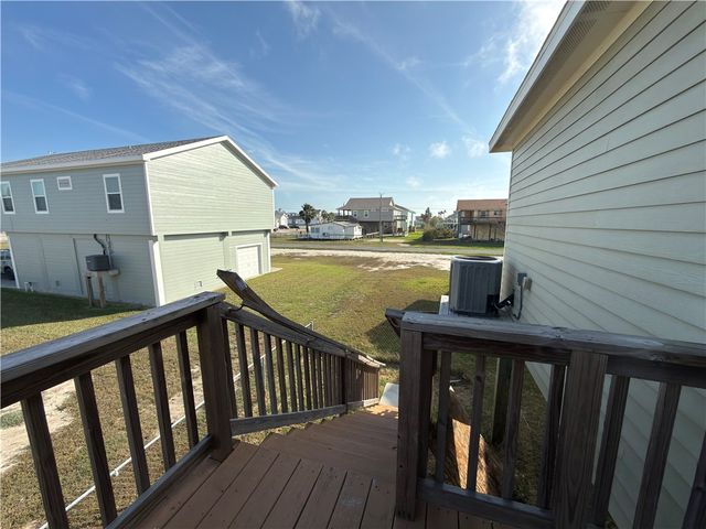 1326 S Live Oak St, Rockport, TX 78382