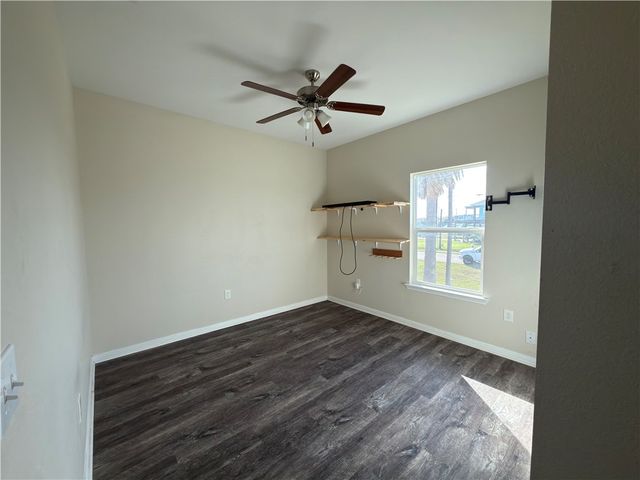 1326 S Live Oak St, Rockport, TX 78382