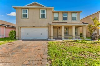 10329 Canal Brook LN, Lehigh Acres, FL 33936