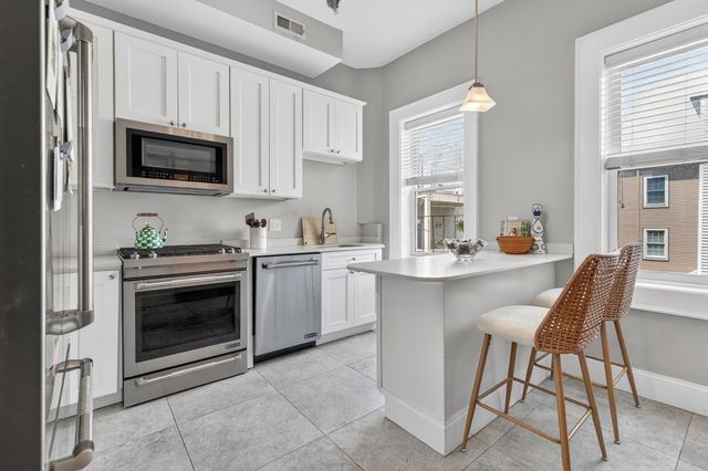 466 E 3rd St 2, Boston, MA 02127