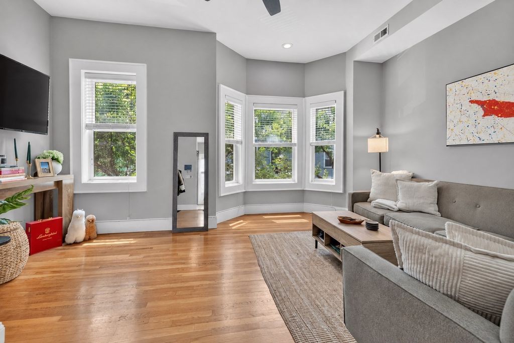 466 E 3rd St 2, Boston, MA 02127