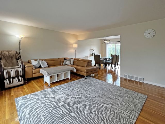 233 Crescent Drive, Glenview, IL 60025