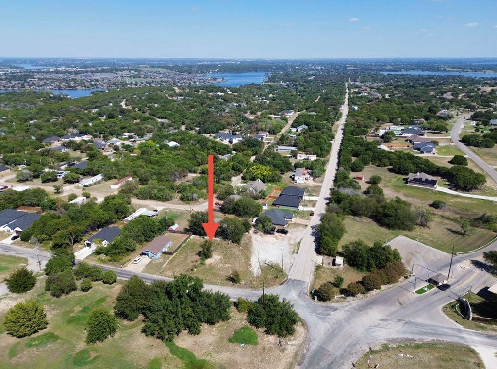 758 E Bluebonnet Drive, Granbury, TX 76048 — photo 3