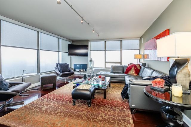 2800 N Lake Shore Drive 3814-3816, Chicago, IL 60657