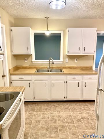 437 Queensway Rd, Chesterfield, VA 23236