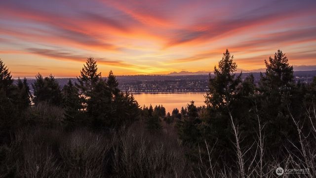 7017 NE 132, Kirkland, WA 98034