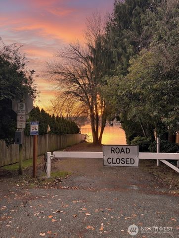 7017 NE 132, Kirkland, WA 98034