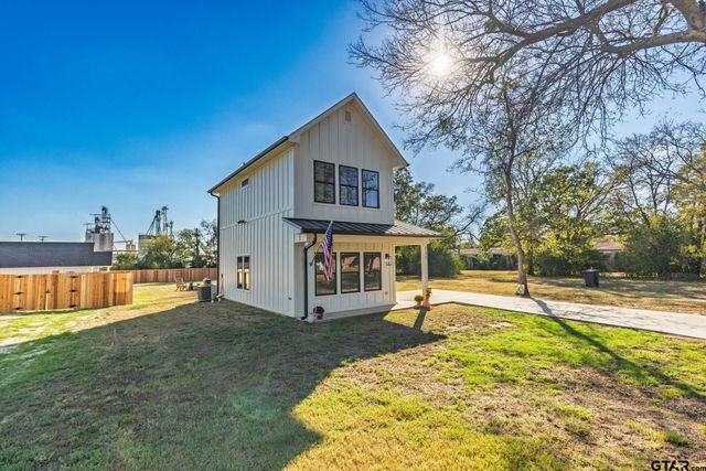 222 E Middle Street, Sulphur Springs, TX 75482