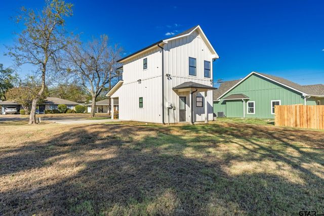 222 E Middle Street, Sulphur Springs, TX 75482