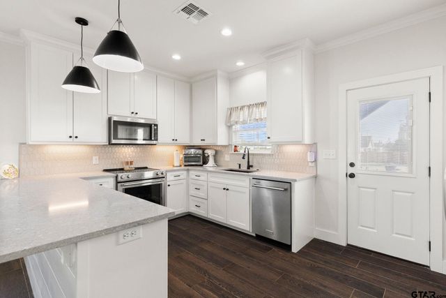 222 E Middle Street, Sulphur Springs, TX 75482